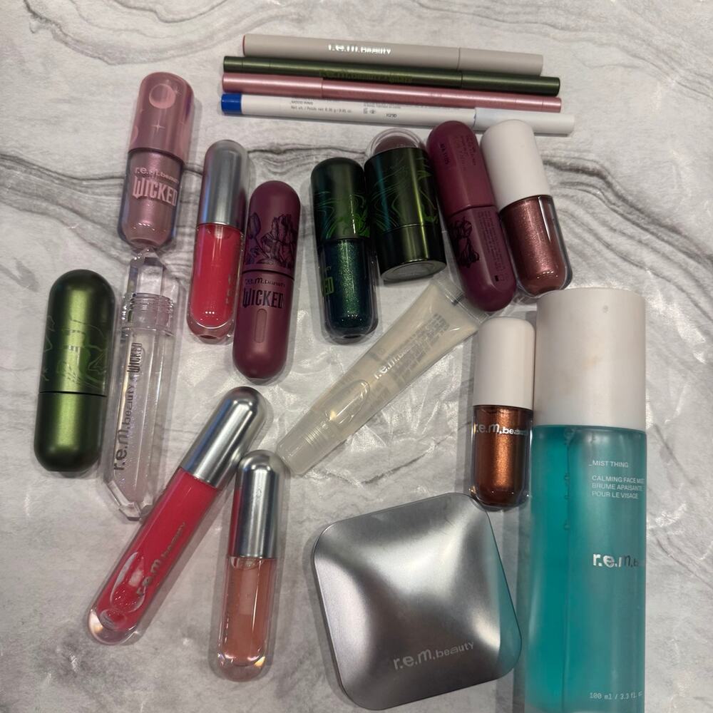 REM Beauty Ariana Grande Makeup Bundle